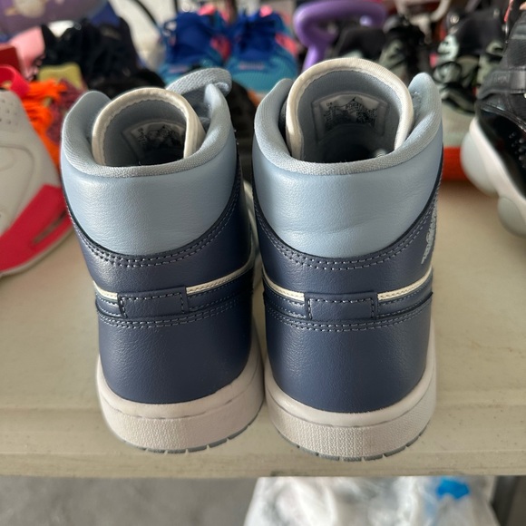 Air Jordan 1 Mid “Wolf Grey/Armory Navy” - Picture 4 of 6